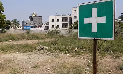 இல்லாத அரசு மருத்துவமனைக்கு 100 படுக்கைகள்.. 87 ஊழியர்கள்.. 6 ஆண்டுகளாக ஆவணங்களில் மட்டுமே இயங்கி வந்தது அம்பலம் | Madhya pradesh