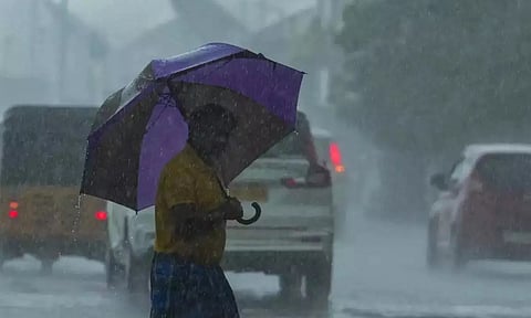 சென்னை மற்றும் புறநகர் பகுதிகளில் கொட்டி தீர்த்த மழை!