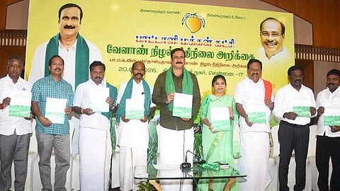 பா.ம.க.சார்பில் வேளாண் நிழல் நிதிநிலை அறிக்கையை அன்புமணி ராமதாஸ் வெளியிட்டார்.