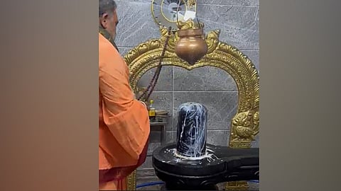 சிவலிங்கத்திற்கு அபிஷேகம் செய்த எண்ணெய் பாலாக மாறிய அதிசயம்