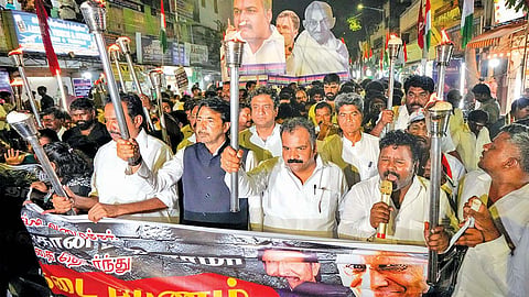 காங்கிரஸ் தீப்பந்தம் ஏந்திய ஊர்வலம்