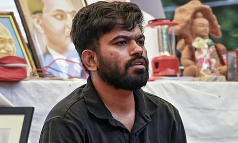 கரப்பான்பூச்சி கட்சி நிறுவனருக்கு சிக்கல்... அமெரிக்காவில் படிக்க பணம் ஏது? ஆர்டிஐ விசாரணைக்கோரும் புதிய மனு!