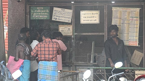 டாஸ்மாக் கடைகளில் விற்கப்படும் அனைத்து மதுபானங்களுக்கும் ரசீது வழங்கப்பட வேண்டும் - உயர் நீதிமன்றம்