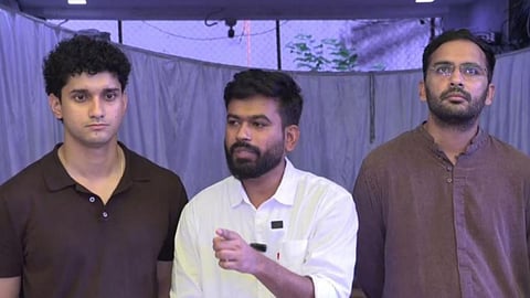 க்யா போல்டி பப்ளிக்: நாடு முழுவதும் மக்கள் பிரச்னைகளை கேட்கவிருக்கும் கரப்பான்பூச்சி ஜனதா கட்சி!