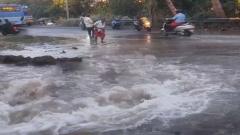 தண்ணீர் குழாய் உடைப்பு