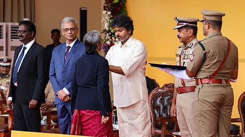 காவலர்கள், சீருடை அலுவலர்கள் 180 பேருக்கு அண்ணா பதக்கம் - முதலமைச்சர் விஜய் அறிவிப்பு!