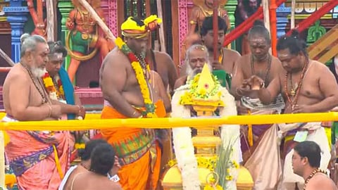 மீனாட்சி அம்மன் கோவில் கும்பாபிஷேகம் - திருவிழாக்கோலம் பூண்டது மதுரை மாநகரம்