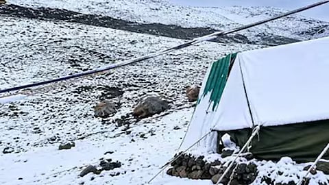 Kashmir first snowfall