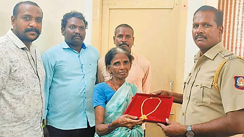police handover woman gold jewel