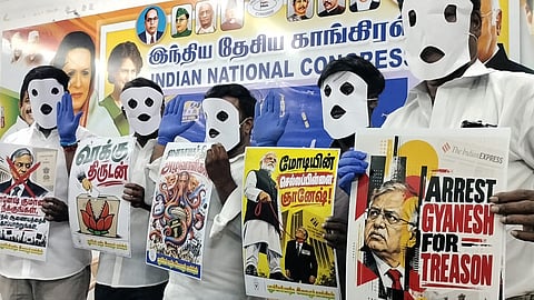 இளைஞர் காங்கிரசார் முகமூடி அணிந்து நூதன போராட்டம்