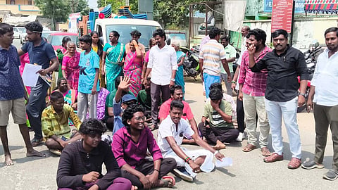 பெரியபாளையம் அருகே கிராம சபை கூட்டத்தில் பொதுமக்கள் மறியல்