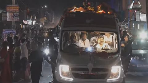 மதுராந்தகம் ரோடு ஷோவை நிறைவுசெய்தார் முதலமைச்சர் விஜய்!