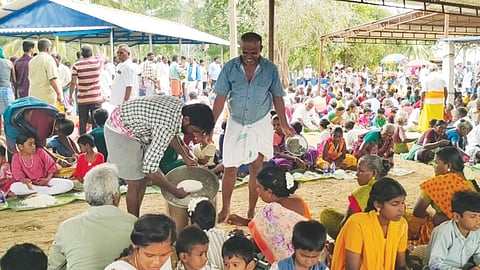 விவசாயிகளை போற்றும் வகையில் 750 கிலோ அரிசி, 750 கிலோ ஆட்டுக்கறியில் பிரமாண்டமாக நடந்த மத நல்லிணக்க விருந்து
