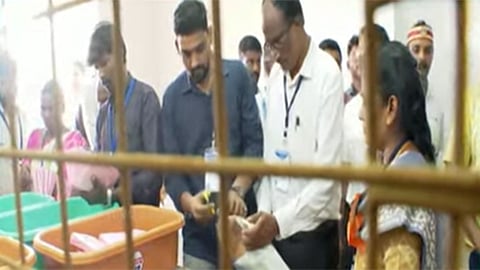Tamil News Live: மதுராந்தகம், தாராபுரம் இடைத்தேர்தல்: தபால் வாக்கில் தவெக முன்னிலை