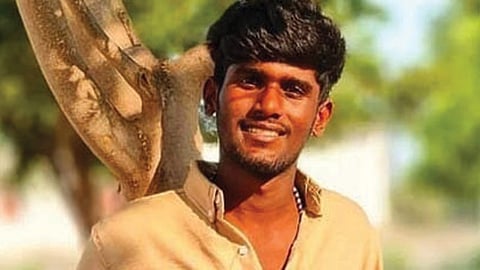 பழுதான செல்போனை விற்று ஏமாற்றியதால் ஆத்திரத்தில் வெட்டிக் கொன்றேன்- கைதான சிறுவன் வாக்குமூலம்