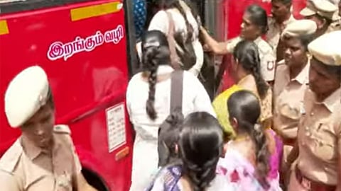 மருத்துவப் பணியாளர்கள் கைது