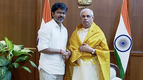ஆளுநர் அர்லேகருக்கு நேரில் வாழ்த்து தெரிவித்தார் முதலமைச்சர் விஜய்!