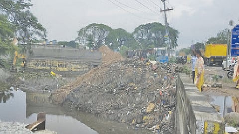 நந்திவரம் கூடுவாஞ்சேரி பகுதியில் தண்ணீர் தேங்குவதை தடுக்க அடையாறு ஆறு-கால்வாய் சீரமைப்பு