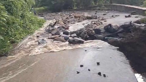 கொடைக்கானல்-பெரியகுளம் இடையே போக்குவரத்துக்கு துண்டிப்பு