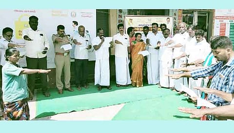 உறுதிமொழி எடுத்துக்கொண்டபோது எடுத்த படம். 