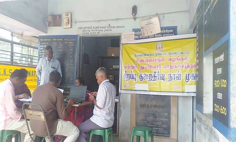 படவேட்டில் ஸ்மார்ட் ரேசன் கார்டு திருத்தம் செய்யும் பணி நடந்தது.