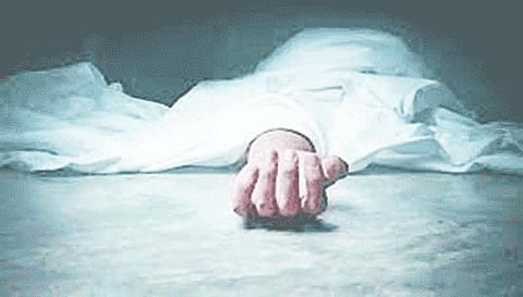 கோவையில் தூக்கில் தொங்கிய அடையாளம் தெரியாத ஆண் பிணம்