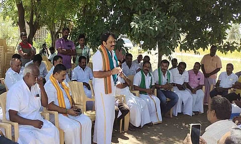 சூலூர் விமான படை ஆயுத கிடங்கு அமைக்க மாற்று இடத்தை அரசு தேர்வு செய்வது குறத்து நடைபெற்ற ஆலோசனை கூட்டத்தை படத்தில் காணலாம் 