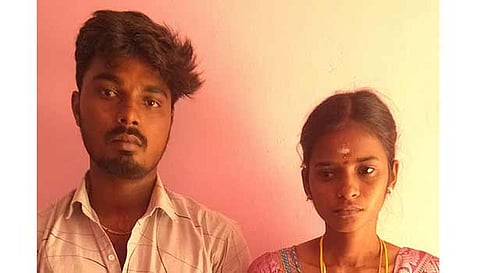 காதலன் ரமேசுடன் கல்லூரி மாணவி