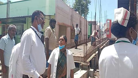 குமாரபாளையம் அரசு ஆஸ்பத்திரியில் தேசிய தர உறுதி சான்று குழுவினர் ஆய்வு செய்த காட்சி.