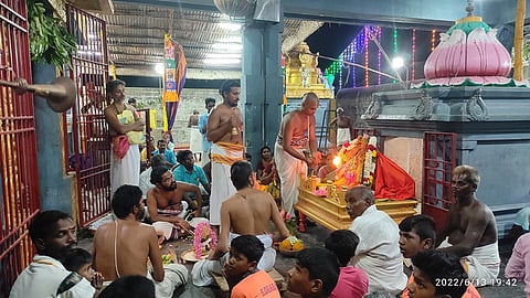 வைகுண்டவாச பெருமாள் முரளிகிருஷ்ணன் அலங்காரத்தில் வீதிஉலா காட்சி நடைபெற்றது.
