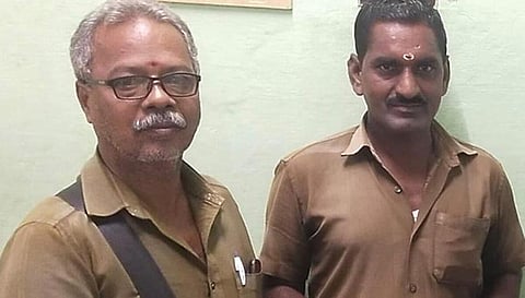 பேருந்தில் தவறவிட்ட தங்கச் சங்கிலியை காவல் நிலையத்தில் ஒப்படைத்த கண்டக்டர், டிரைவருக்கு பாராட்டு