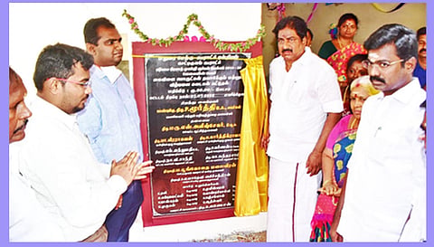 மதுரை செட்டிக்குளத்தில் மகளிர் சுய உதவிக்குழுக்களுக்கான வணிக வளாக கட்டிடத்தை அமைச்சர் பி.மூர்த்தி திறந்து வைத்தார்.