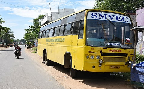 மீட்கப்பட்ட தனியார் கல்லூரி பஸ்சை படத்தில் காணலாம். 