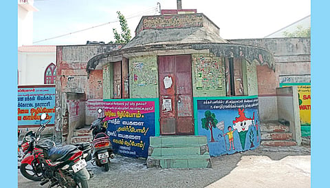கழிப்பிட வசதி இல்லாததால் பயணிகள் அவதி