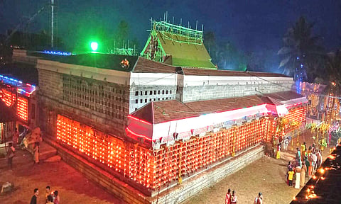 திருவட்டார் ஆதிகேசவ பெருமாள் கோவிலில் லட்ச தீபம்