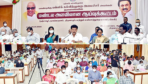கூட்டத்தில் அமைச்சர் அன்பில் மகேஷ் பொய்யாமொழி, கலெக்டர் காயத்ரி கிருஷ்ணன் உள்ளிட்ட பலர் கலந்து கொண்டனர்.
