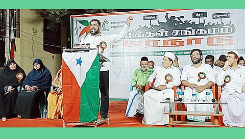 கீழக்கரையில் மக்களாட்சி பாதுகாப்போம் மக்கள் சங்கமம் மாநாடு நடந்த போது எடுத்த படம்.