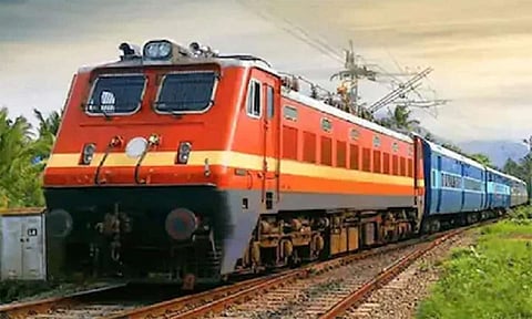 ஈரோடு-நெல்லை எக்ஸ்பிரஸ் ரெயில் இன்று முதல் மீண்டும் இயக்கம்
