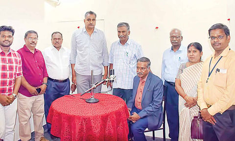 இணையவழி வானொலியை துணைவேந்தர் திருவள்ளுவன் தொடங்கி வைத்தார். 