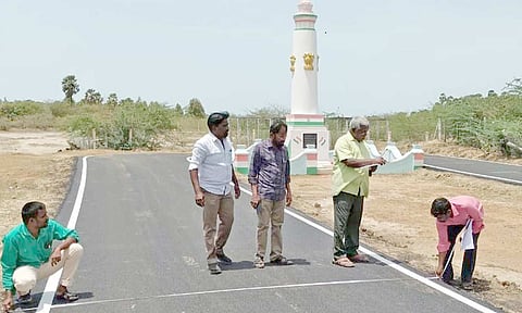 தார்சாலை சீரமைப்பு பணி நடைபெற்றது.
