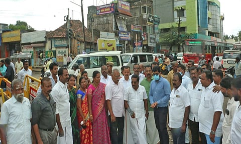 போக்குவரத்து நெருக்கடியை குறைக்க செட்டிக்குளத்தில் ரவுண்டானா - மேயர் மகேஷ் ஆய்வு