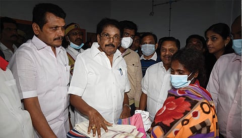 நீலகிரியில் மழையால் பாதிக்கப்பட்ட இடங்களில் அமைச்சர்கள் ஆய்வு