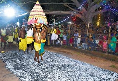 பசும்பலூர் திரவுபதி அம்மன் கோவில் தீமிதி திருவிழா