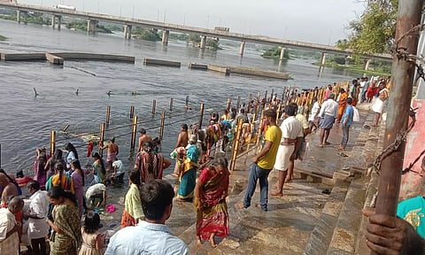 ஆடி அமாவாசை: பவானி கூடுதுறையில் திதி- தர்ப்பணம் கொடுக்க பக்தர்களுக்கு தடையில்லை
