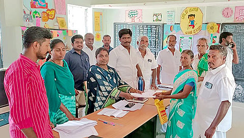 நேர்காணல் முகாம் நடைபெற்ற போது எடுத்தபடம்.