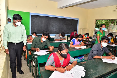 திருச்சி மாவட்டத்தில் 320 மையங்களில் டி.என்.பி.எஸ்.சி. தேர்வு
