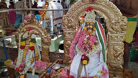 கோவில் சிலைகளுக்கு கண் திறப்பு நிகழ்ச்சி நடந்தபோது எடுத்த படம்.