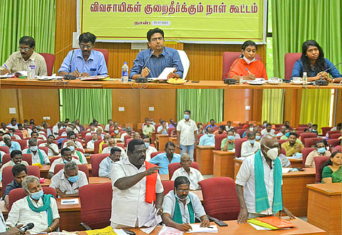 கலெக்டர் விஷ்ணு தலைமையில் விவசாயிகள் குறைதீர்க்கும் கூட்டம் நடந்தபோது எடுத்தபடம்.