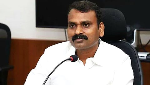 ஆகஸ்டு 13-ந்தேதி முதல் 3 நாட்கள் மூவர்ண தேசிய கொடியை வீடுகளில் ஏற்ற வேண்டும்- தமிழக மக்களுக்கு எல்.முருகன் வேண்டுகோள்