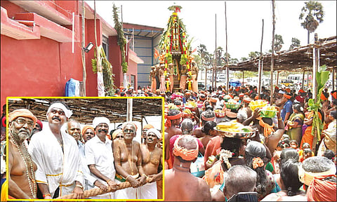 தேரோட்டம் நடந்தபோது எடுத்த படம்.